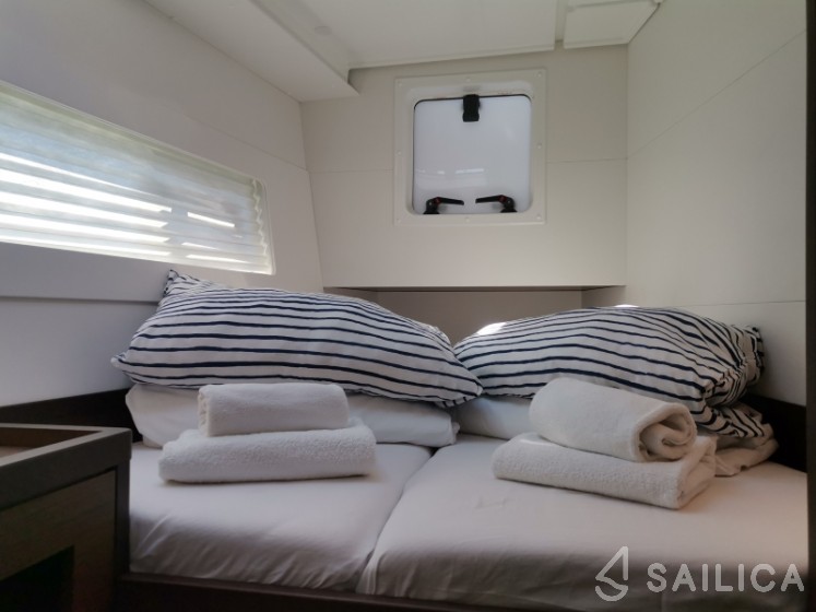 Lagoon 40 - Yacht Charter Sailica