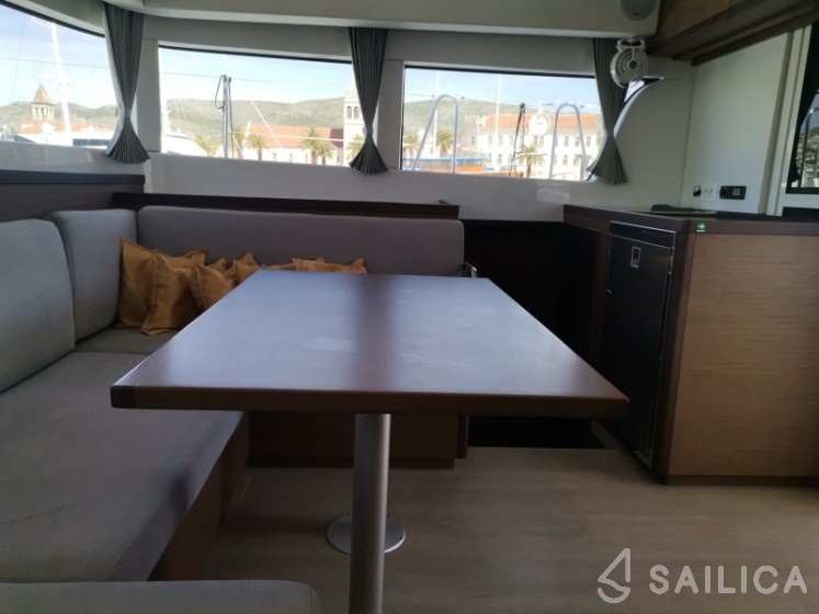 Lagoon 40 - Yacht Charter Sailica