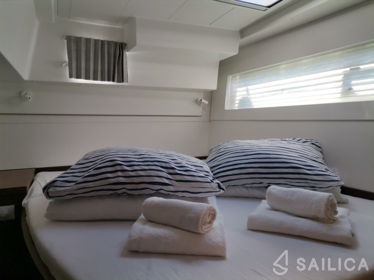 Lagoon 40 - Yacht Charter Sailica