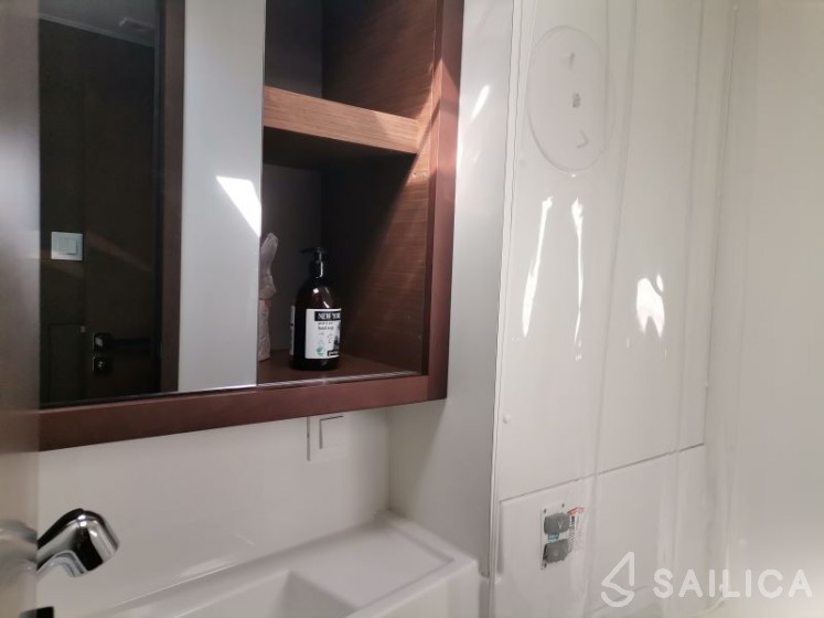 Lagoon 40 - Yacht Charter Sailica