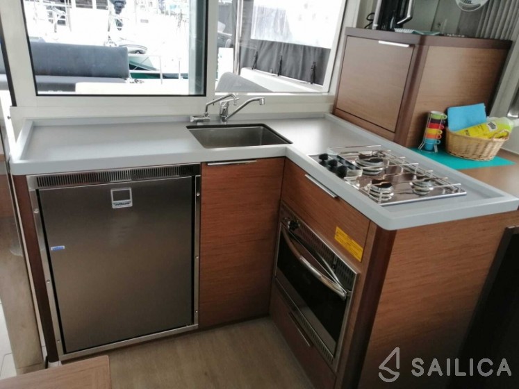 Lagoon 40 - Yacht Charter Sailica