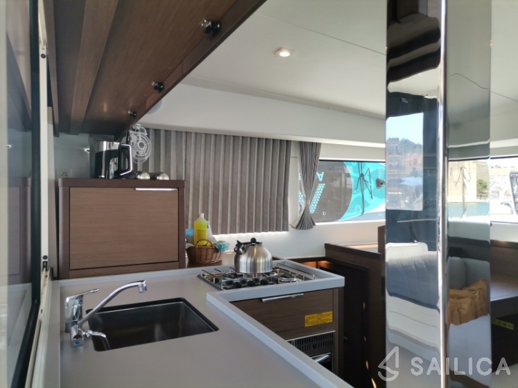 Lagoon 40 - Yacht Charter Sailica