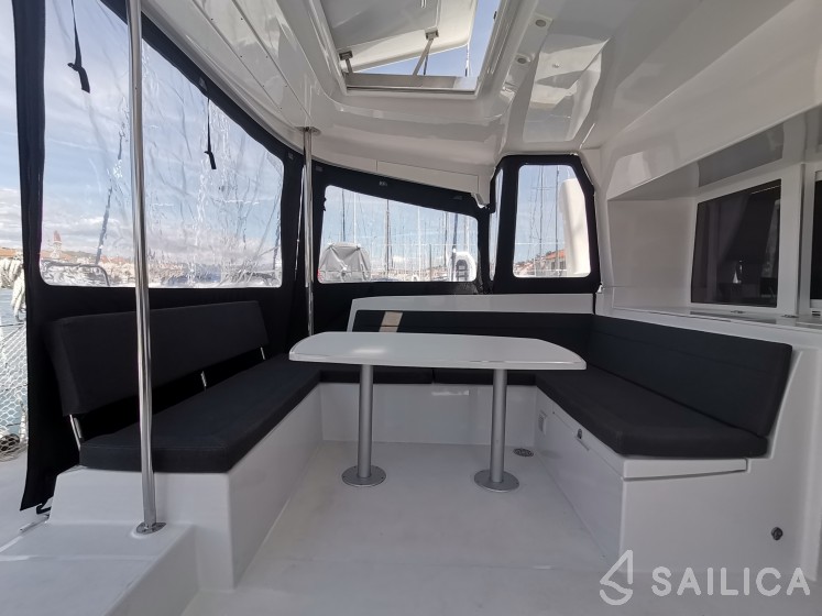 Lagoon 450  Flybridge - Photo #7 Lagoon 450  Flybridge - Yacht Charter Sailica
