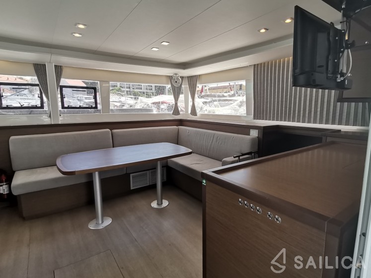 Lagoon 450  Flybridge - Photo #5 Lagoon 450  Flybridge - Yacht Charter Sailica