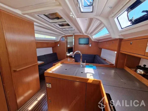 Bavaria 37 Cruiser - Yacht Charter Sailica