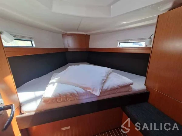 Bavaria 37 Cruiser - Yacht Charter Sailica