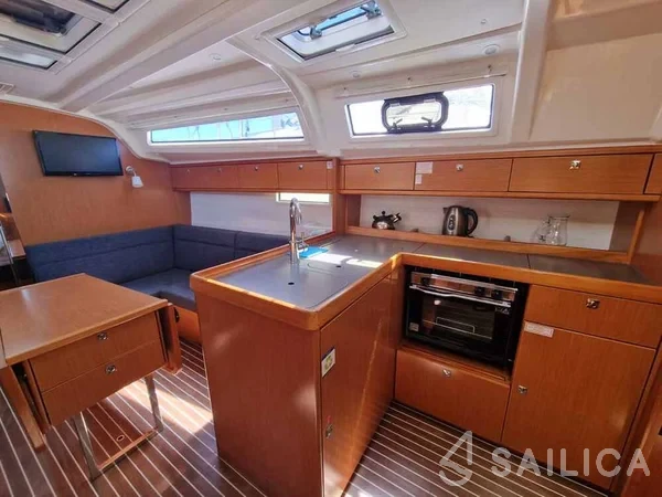 Bavaria 37 Cruiser - Yacht Charter Sailica