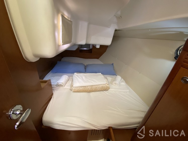 Oceanis 34 - Yacht Charter Sailica