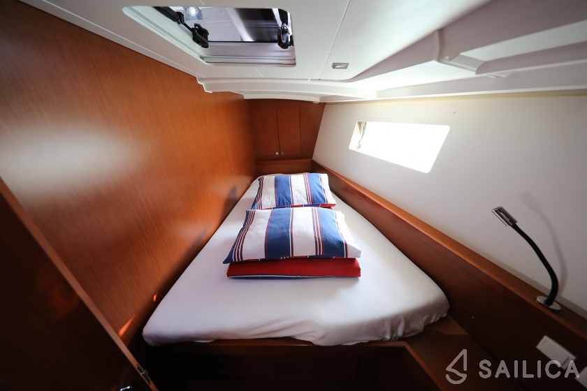 Oceanis 45 - 4 cab. - Yacht Charter Sailica