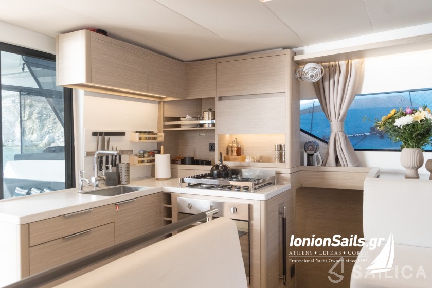 Lagoon 51 - Yacht Charter Sailica