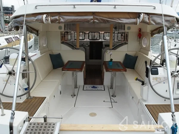 Atoll 6 - Yacht Charter Sailica