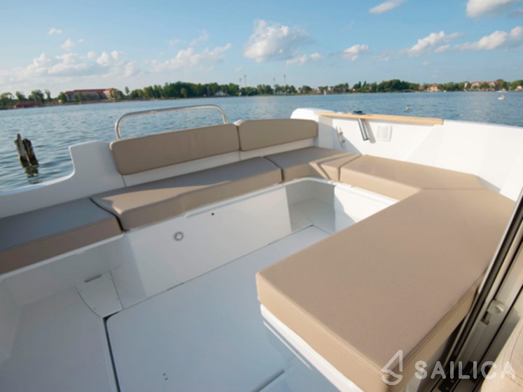 Antares 7.80 - Yacht Charter Sailica