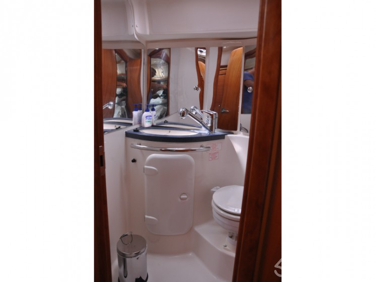 Bavaria 37 Cruiser - Yacht Charter Sailica