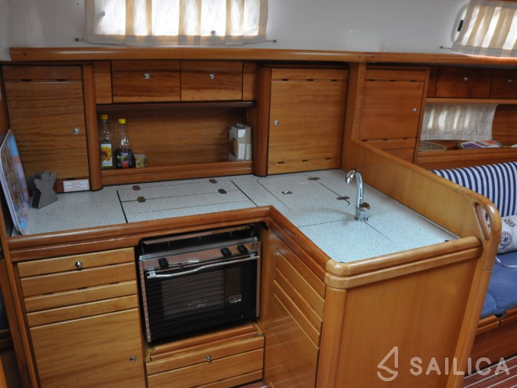 Bavaria 37 Cruiser - Yacht Charter Sailica