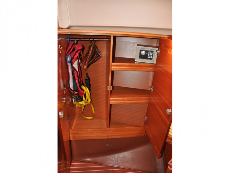 Bavaria 37 Cruiser - Yacht Charter Sailica