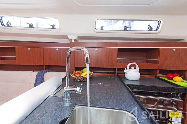 Hanse 385 - Yacht Charter Sailica