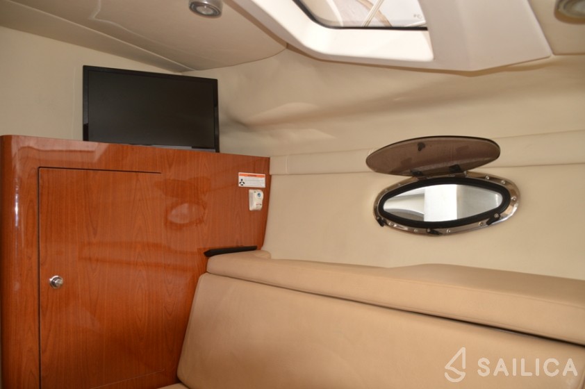 Regal Commodore 2860 - Yacht Charter Sailica
