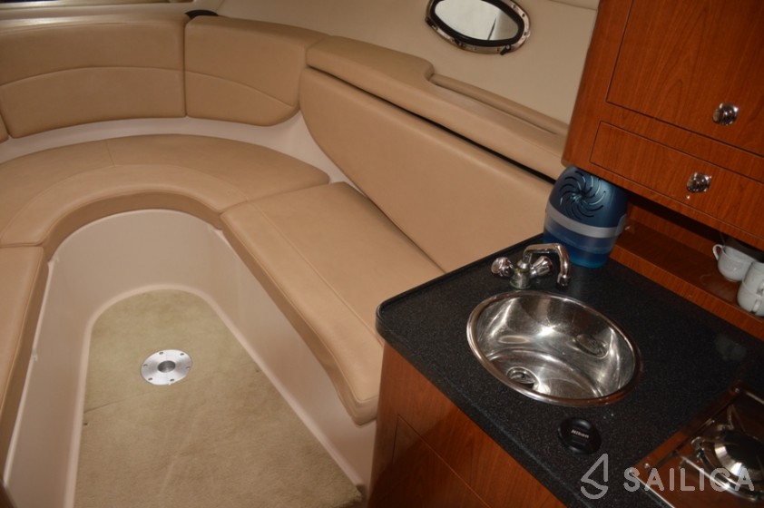 Regal Commodore 2860 - Yacht Charter Sailica