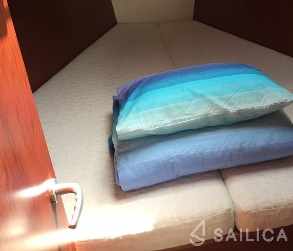 Hanse 345 - Yacht Charter Sailica