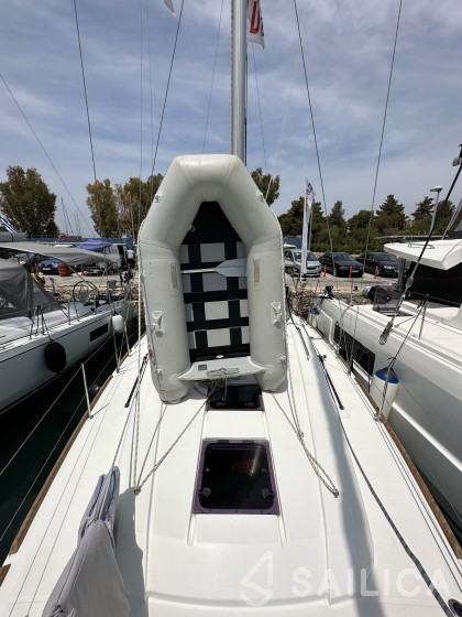 Oceanis 38.1 - Yacht Charter Sailica