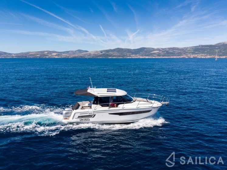 Merry Fisher 895 - Yacht Charter Sailica
