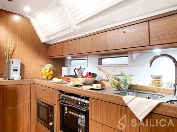 Bavaria 46 Cruiser - Yacht Charter Sailica