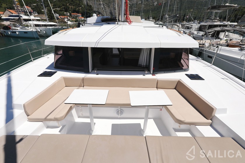 Bali 4.1 - Yacht Charter Sailica