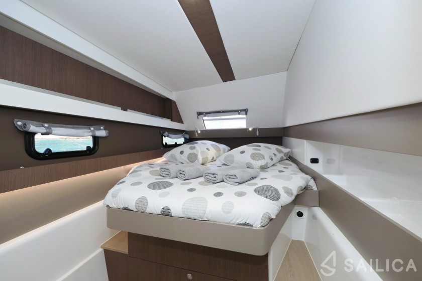 Bali 4.1 - Yacht Charter Sailica
