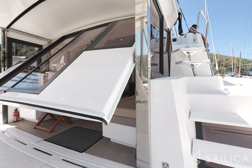 Bali 4.1 - Yacht Charter Sailica