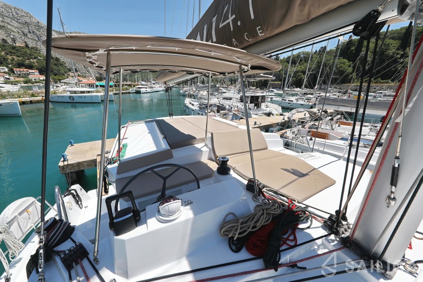 Bali 4.1 - Yacht Charter Sailica