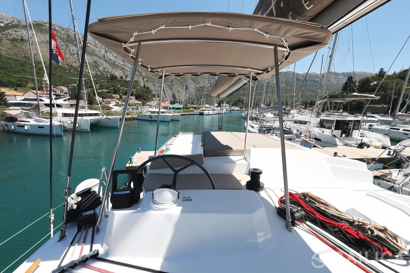 Bali 4.1 - Yacht Charter Sailica