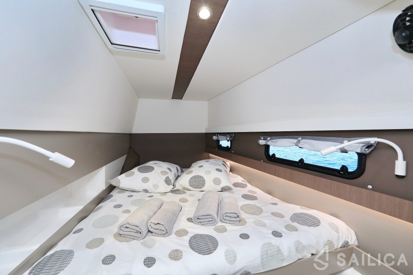 Bali 4.1 - Yacht Charter Sailica