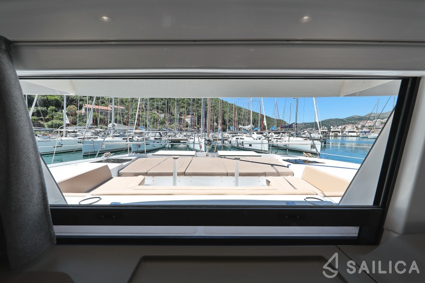 Bali 4.1 - Yacht Charter Sailica