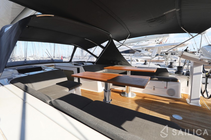 Hanse 548 - 5 + 1 cab. - Yacht Charter Sailica