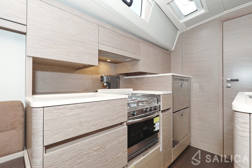 Hanse 548 - 5 + 1 cab. - Yacht Charter Sailica