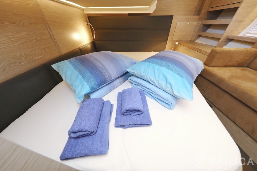 Hanse 548 - 5 + 1 cab. - Yacht Charter Sailica