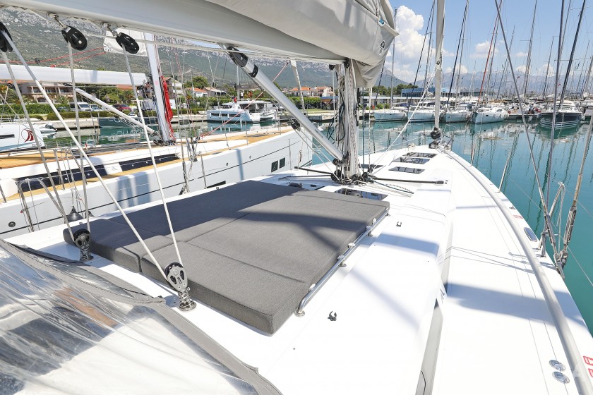 Hanse 548 - 5 + 1 cab. - Yacht Charter Sailica