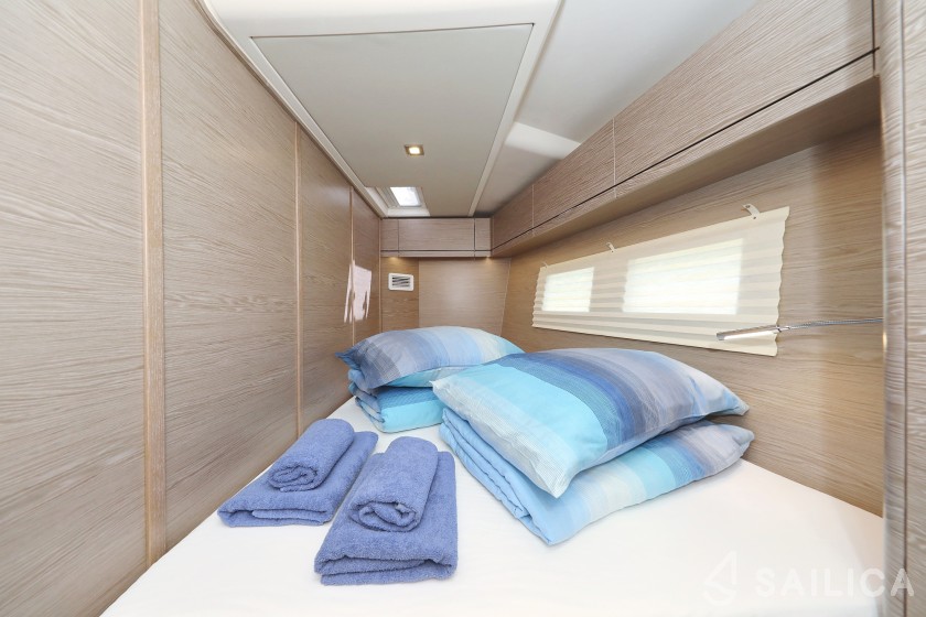 Hanse 548 - 5 + 1 cab. - Yacht Charter Sailica
