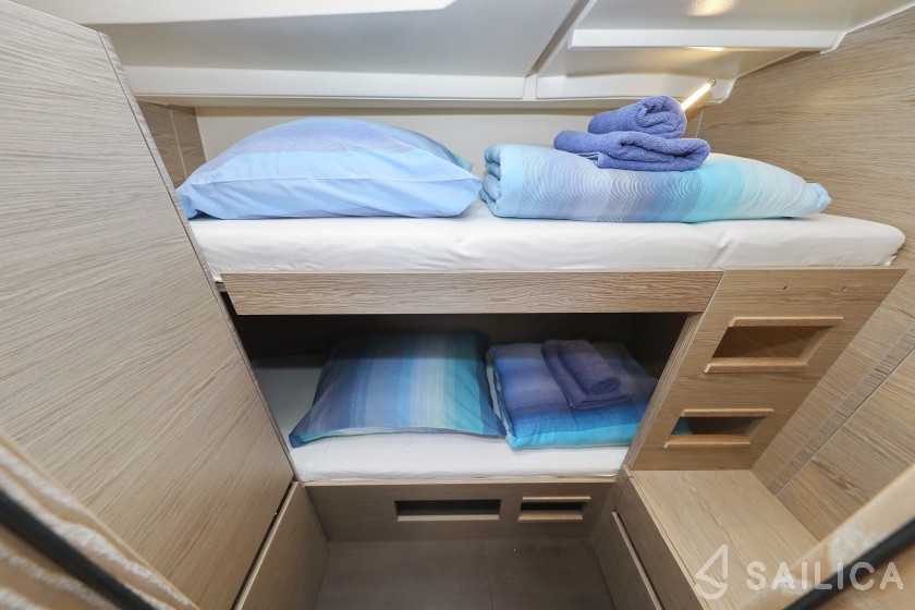 Hanse 548 - 5 + 1 cab. - Yacht Charter Sailica