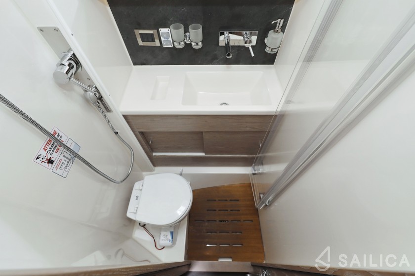 Hanse 548 - 5 + 1 cab. - Yacht Charter Sailica