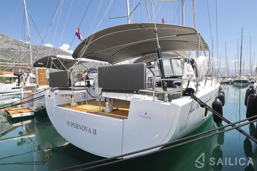 Hanse 548 - 5 + 1 cab. - Yacht Charter Sailica