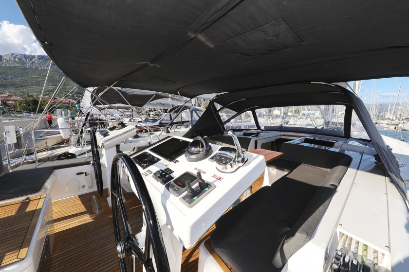 Hanse 548 - 5 + 1 cab. - Yacht Charter Sailica