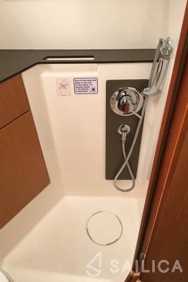 Bavaria Cruiser 46 - 4 cab. - Yacht Charter Sailica