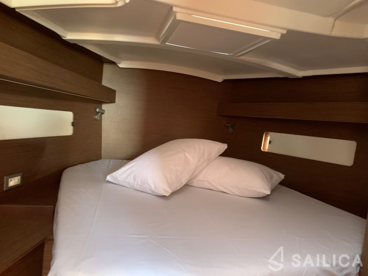 Oceanis 40.1 - Yacht Charter Sailica
