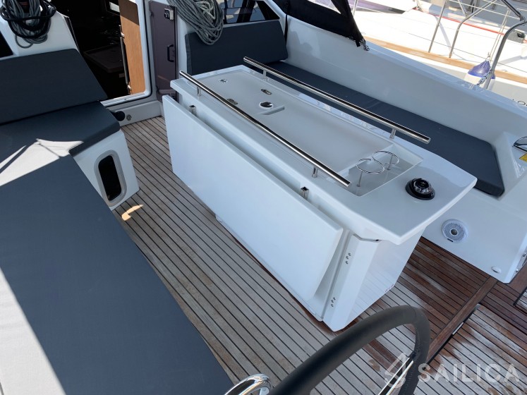 Oceanis 40.1 - Yacht Charter Sailica