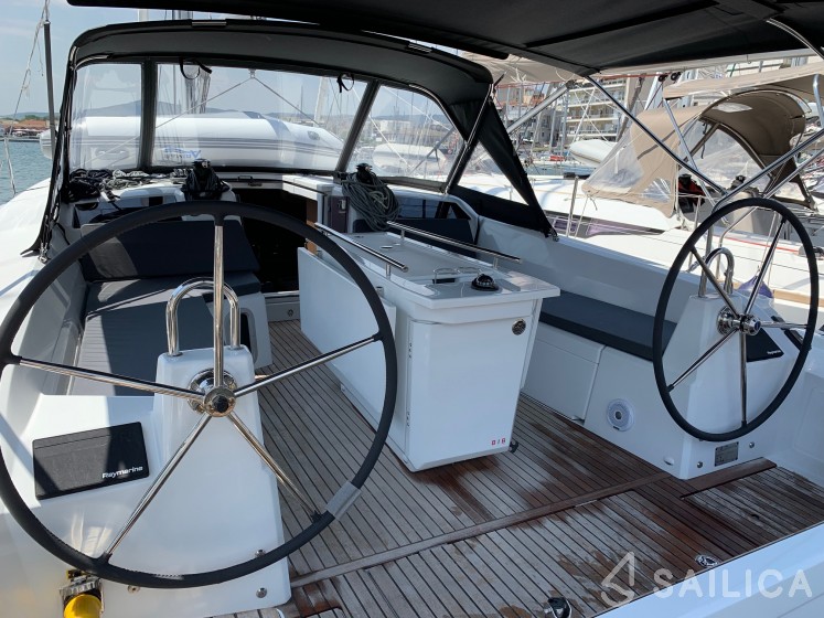Oceanis 40.1 - Yacht Charter Sailica