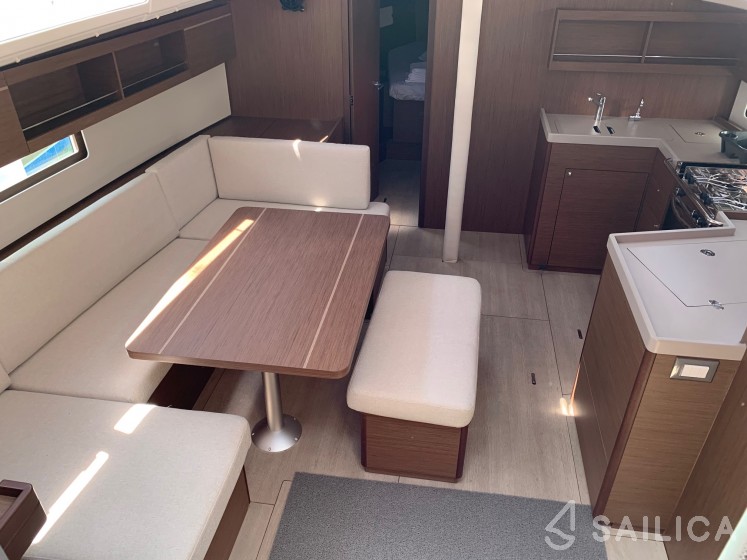 Oceanis 40.1 - Yacht Charter Sailica