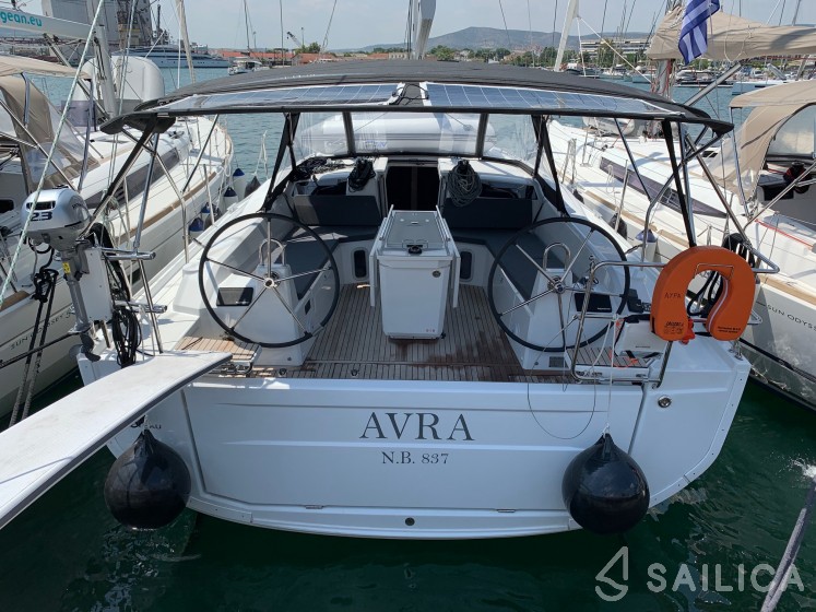 Oceanis 40.1 - Yacht Charter Sailica