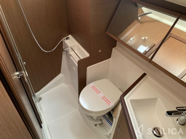 Oceanis 40.1 - Yacht Charter Sailica