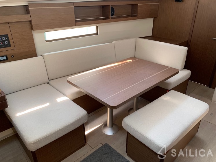 Oceanis 40.1 - Yacht Charter Sailica